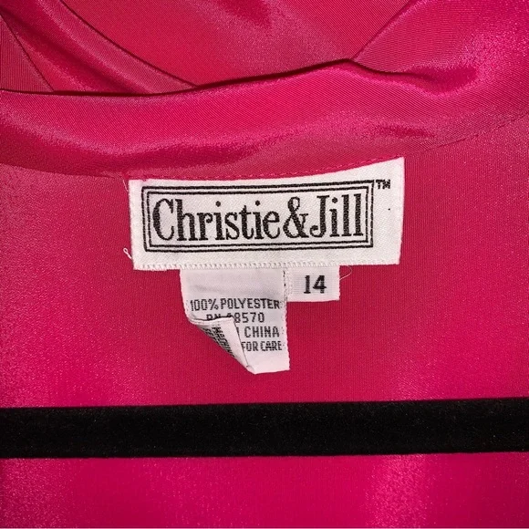 🌷5/$20 Women’s Vibrant Pink Blouse - Picture 2 of 5